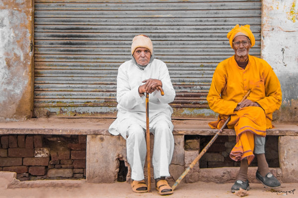 Foto Decorar Caras y Gestos Amigos Bastones India