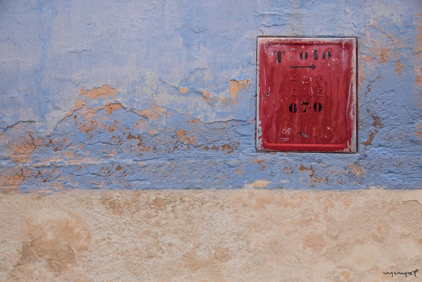 Foto Decorar Sobre Puertas Cubo Rojo