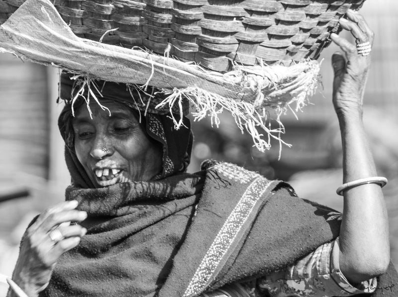 Foto Decorar Caras y Gestos Dientes Torcidos India