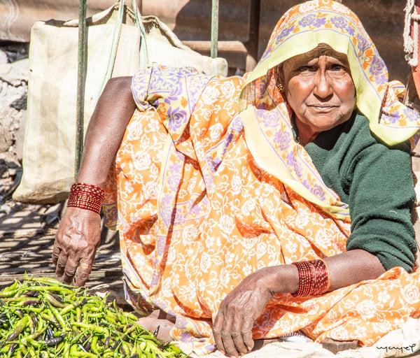 Foto Decorar Caras y Gestos Dona Clar India