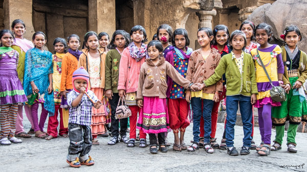 Foto Decorar Caras y Gestos Ninos Cuevas India 2