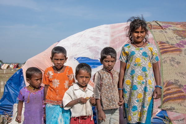 Foto Decorar Caras y Gestos Ninos Campando India